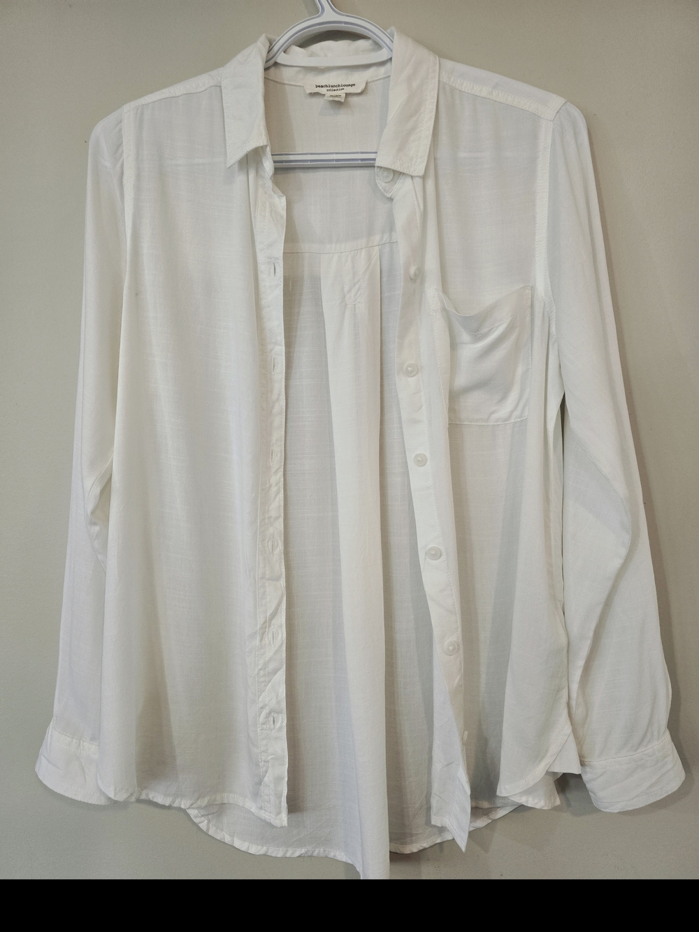 beachlunchlounge White BUTTON UP Top 100% RAYON. XS WOMEN'S.
